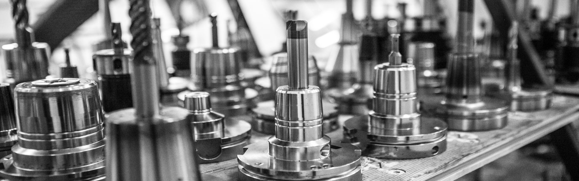 Jsme vybaveni nejmodernějšími CNC stroji a s více než 28mi lety zkušeností dosahujeme dlouhodobě výborné kvality.